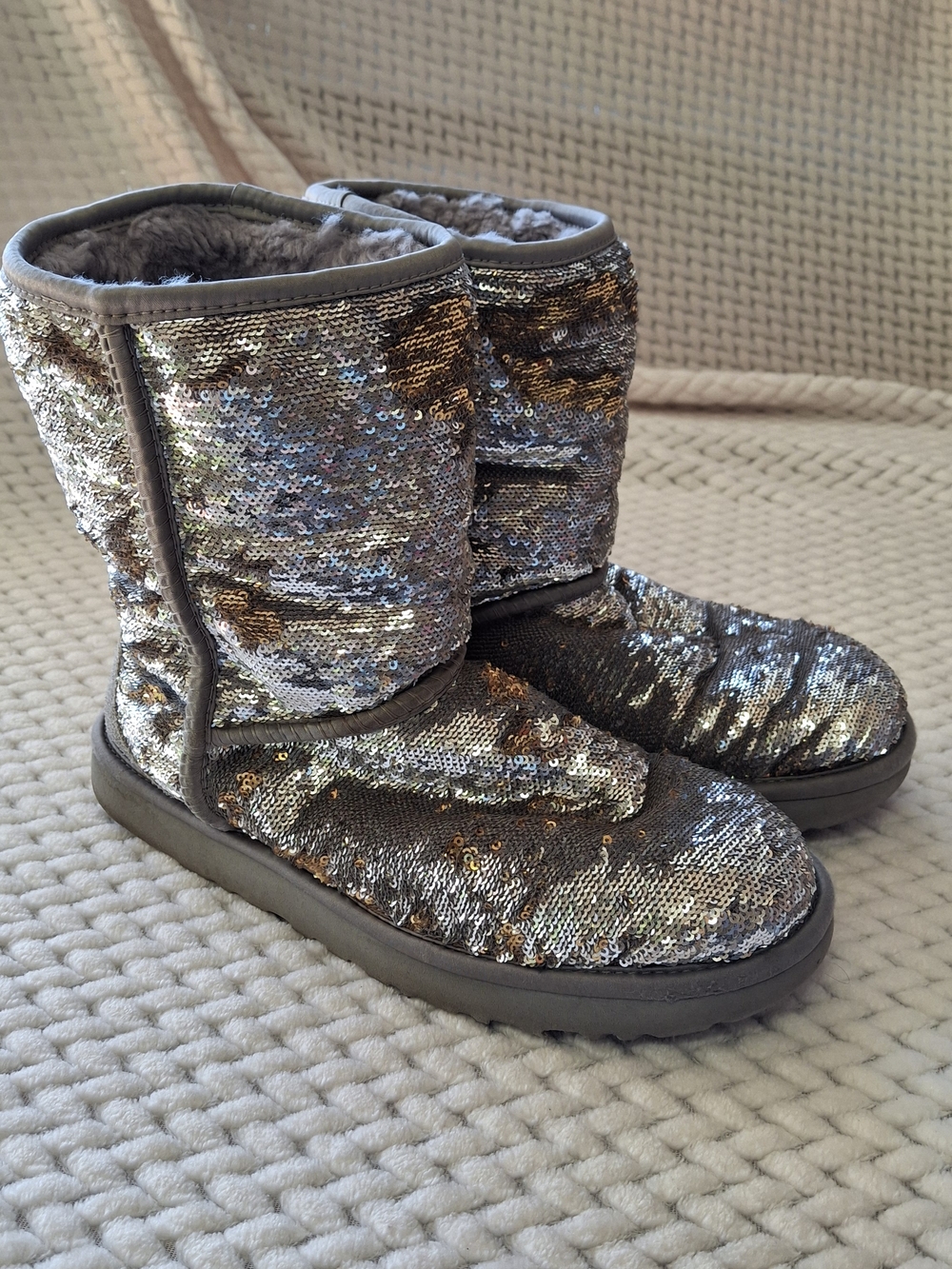 Women's Ugg Classic Short Cosmos Sequin Boots. Size: 9